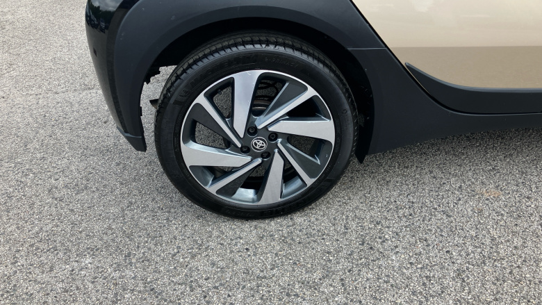 Toyota Aygo X 1.0 VVT-i Edge 5dr Petrol Hatchback